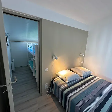 Lumineux Et Spacieux à Deux Pas De La De - Fr-1-239-1042 *